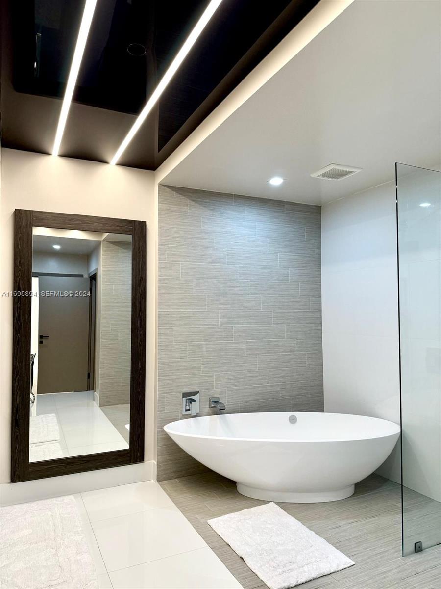 330 Sunny Isles Boulevard 5-603 Property Photo 10