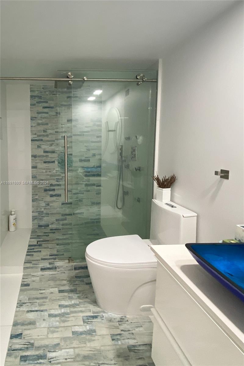 800 Parkview Drive 708 Property Photo 6