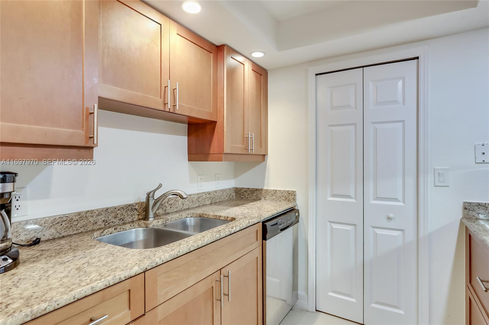3000 N Ocean Drive 10b Property Photo 14