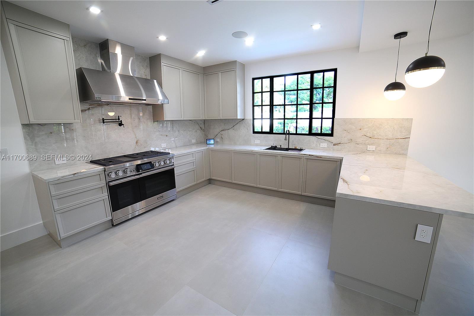 1345 Hollywood Boulevard Property Photo 14