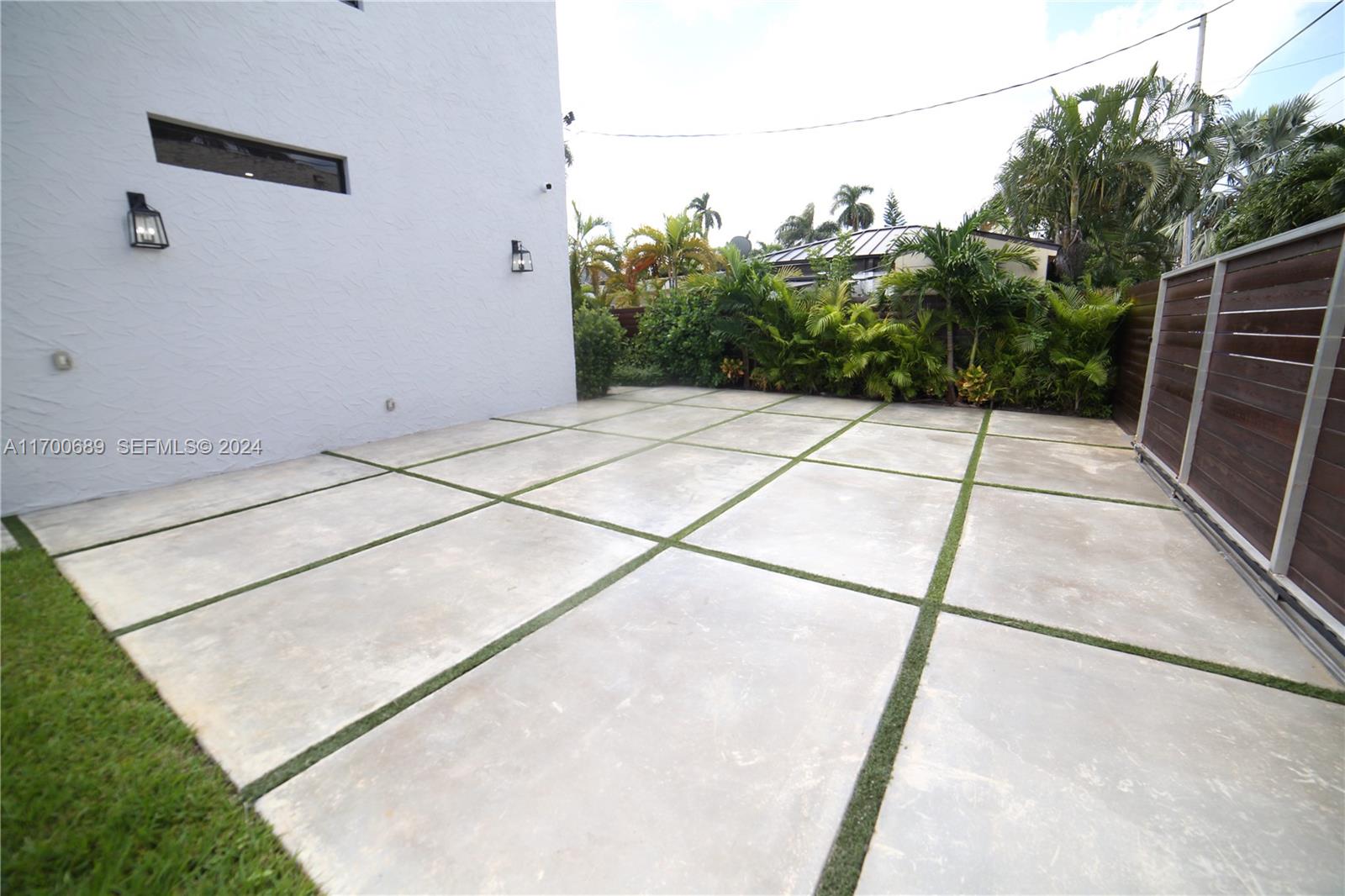1345 Hollywood Boulevard Property Photo 33