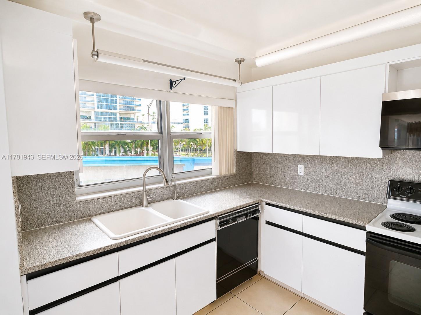 1825 S Ocean Drive 401 Property Photo 3