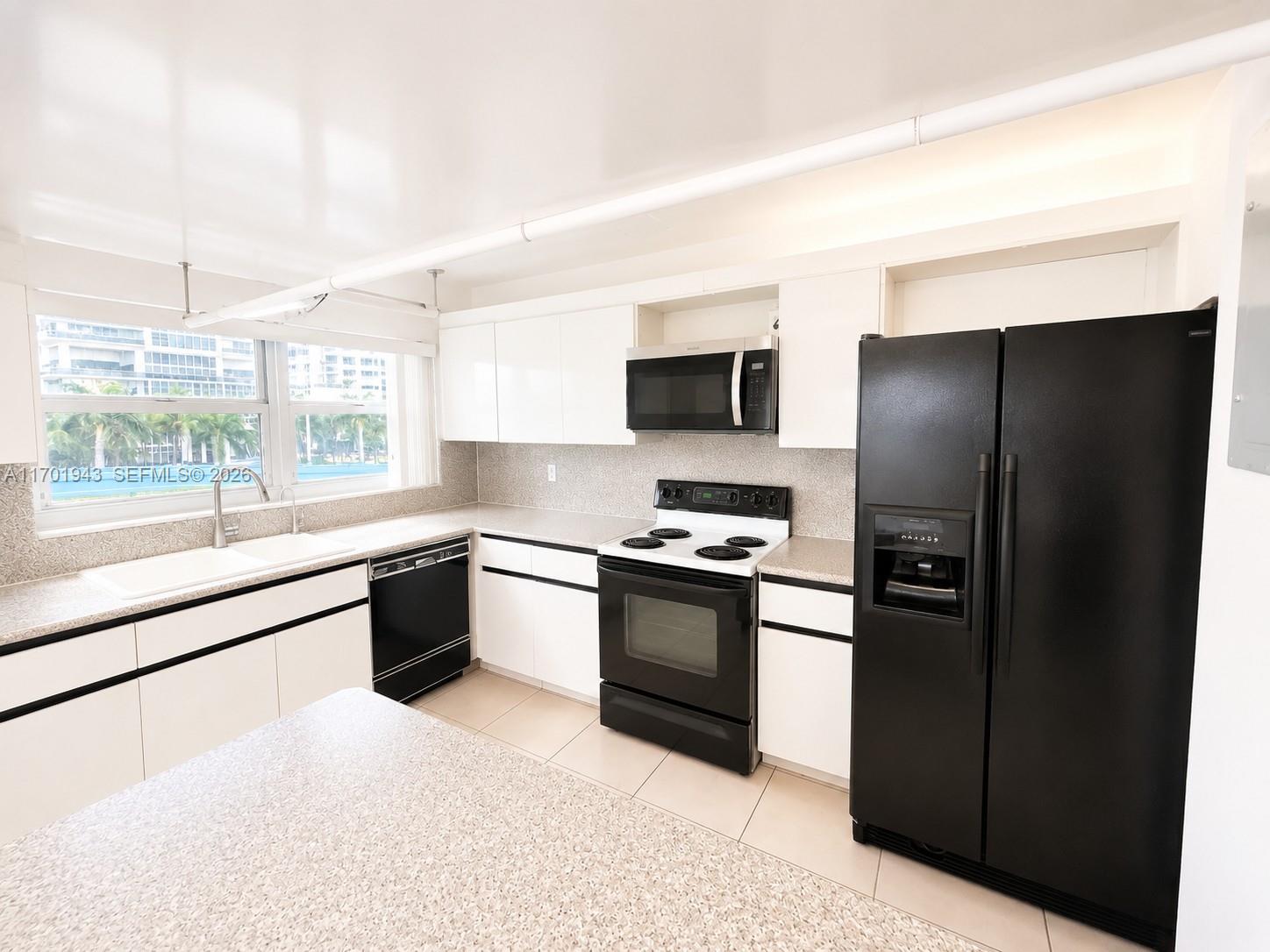 1825 S Ocean Drive 401 Property Photo 15