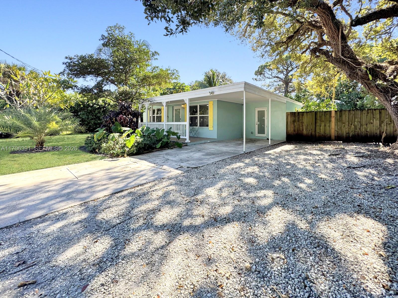 1820 Sw 11th Court Property Photo 4