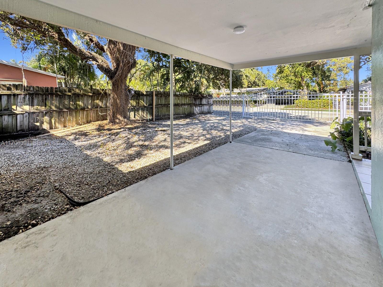 1820 Sw 11th Court Property Photo 8