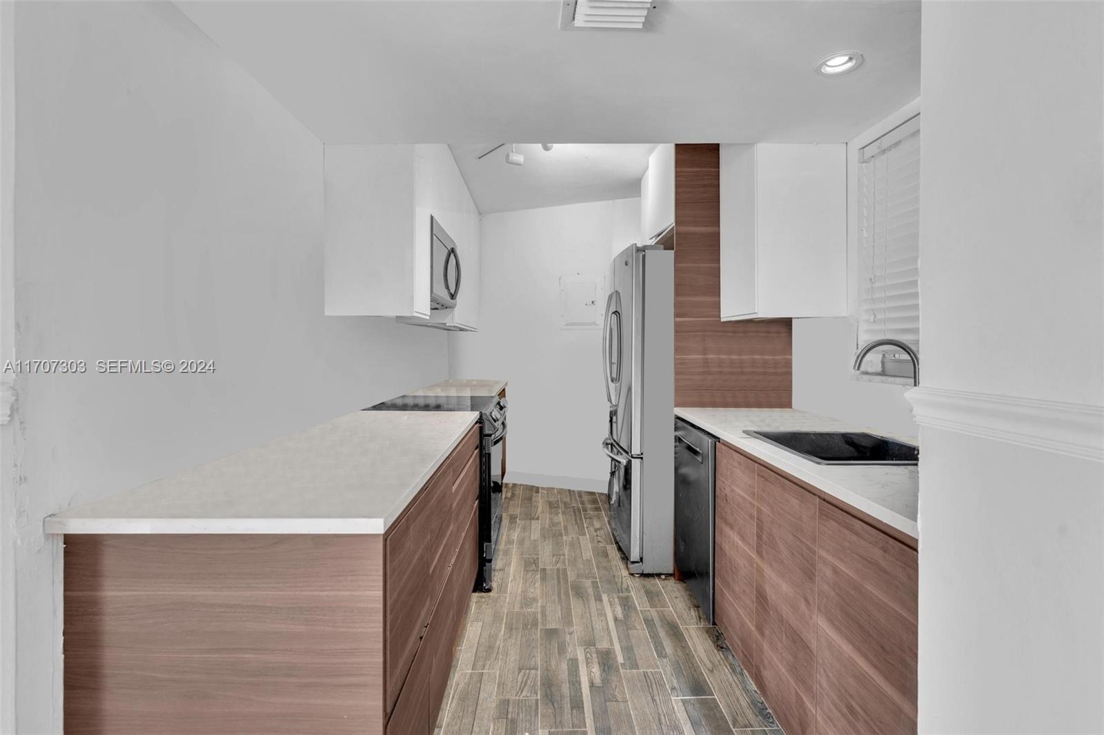 1881 Washington Avenue 16h Property Photo 6