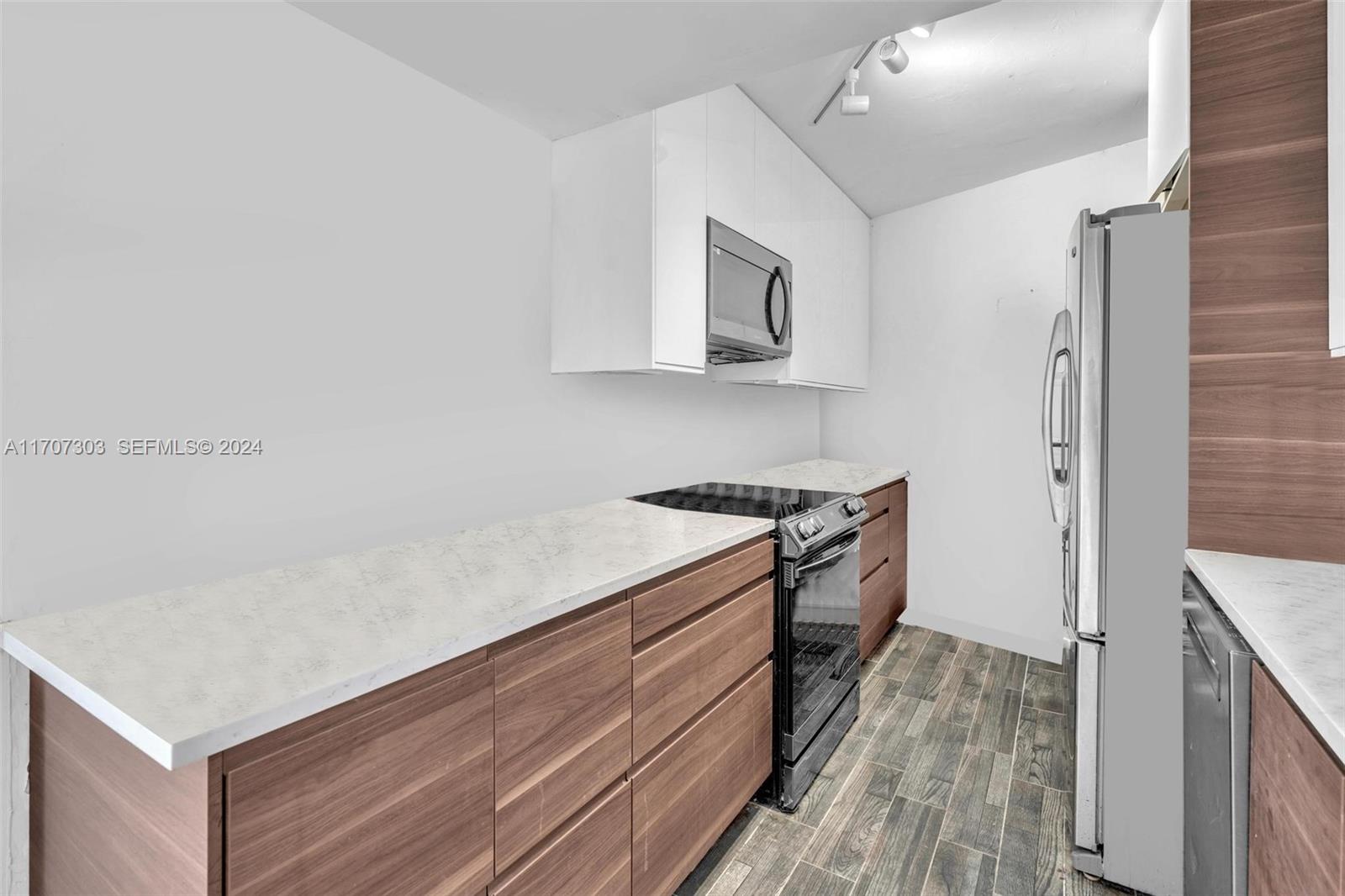 1881 Washington Avenue 16h Property Photo 8