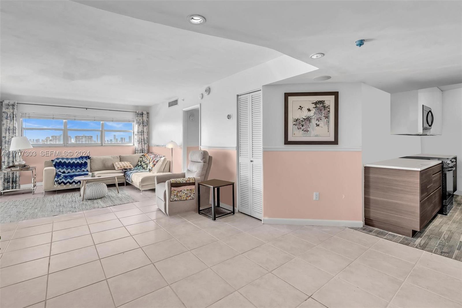 1881 Washington Avenue 16h Property Photo 13