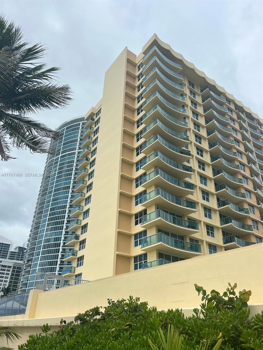 2501 S Ocean Drive Ph32 Property Photo 23