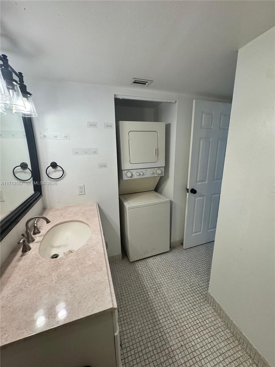 4241 Nw 19th Street 170 Property Photo 10