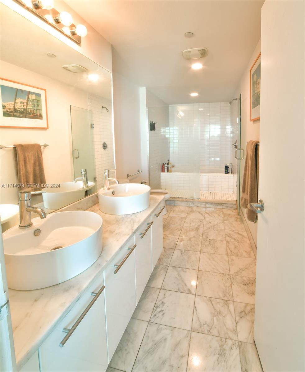888 Biscayne Boulevard 2511 Property Photo 8