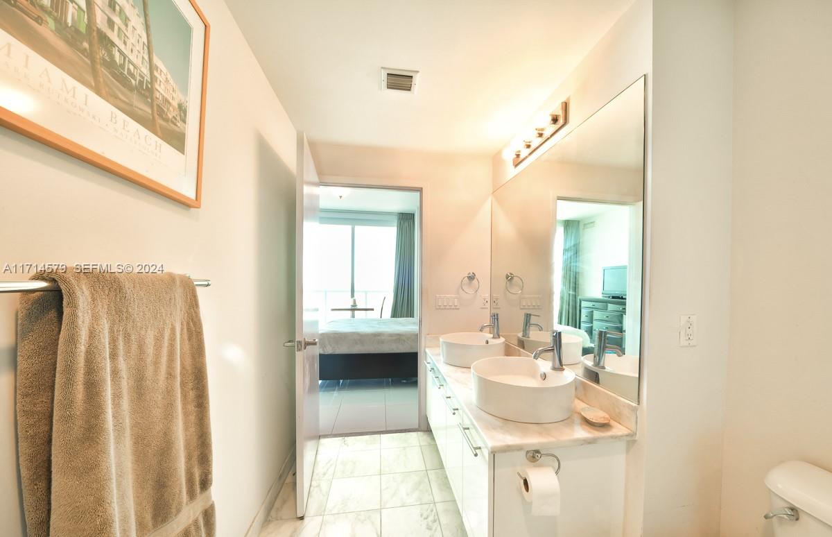 888 Biscayne Boulevard 2511 Property Photo 9