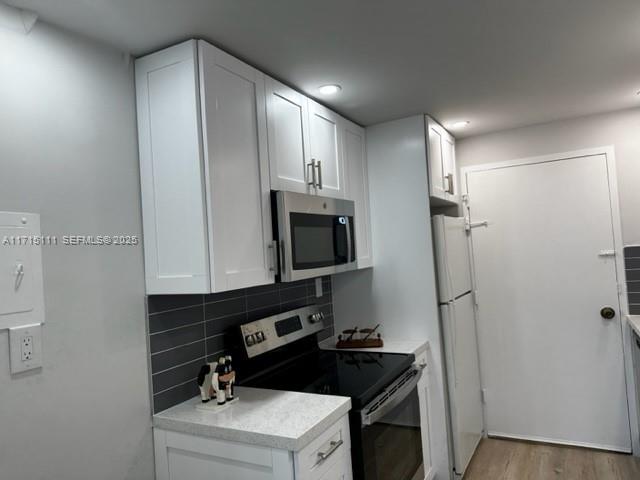 5401 Collins Avenue 223 Property Photo 28