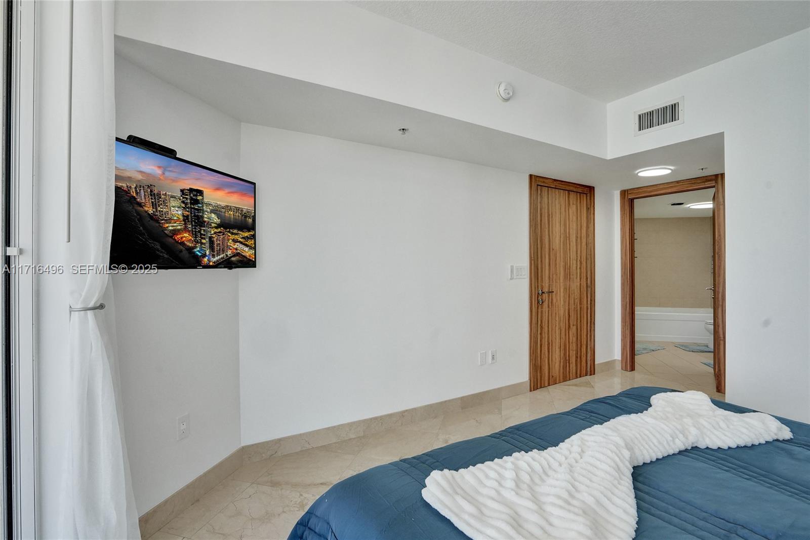 16699 Collins Avenue 2405 Property Photo 18