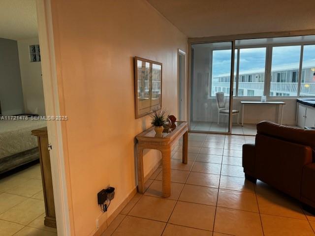 5401 Collins Avenue 430 Property Photo 18