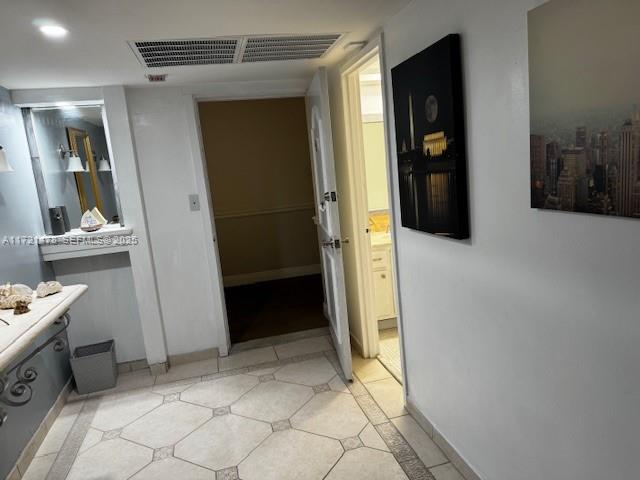 5401 Collins Avenue 430 Property Photo 19