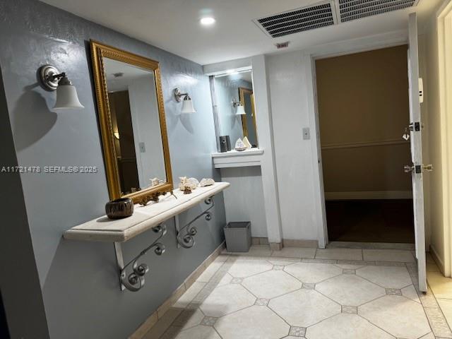 5401 Collins Avenue 430 Property Photo 46