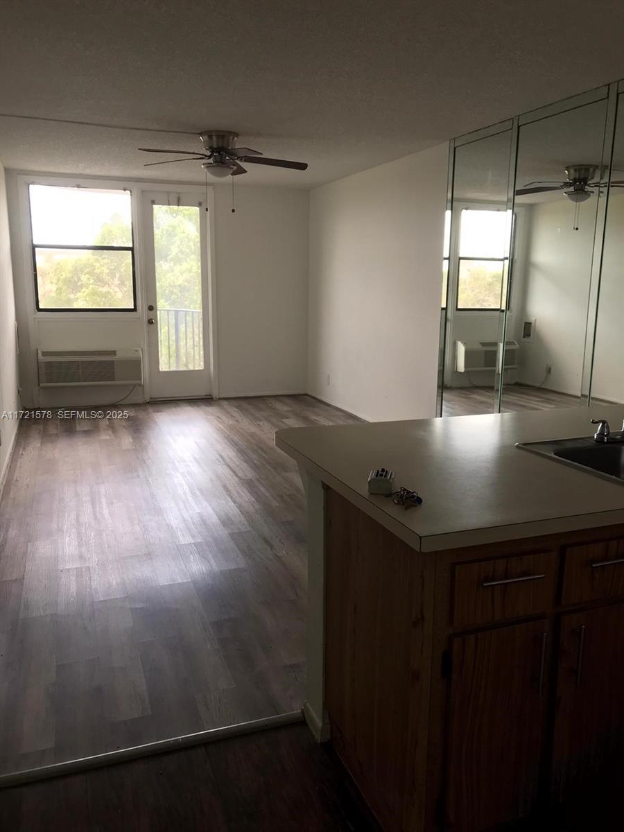 2701 Riverside Drive 515-b Property Photo 11