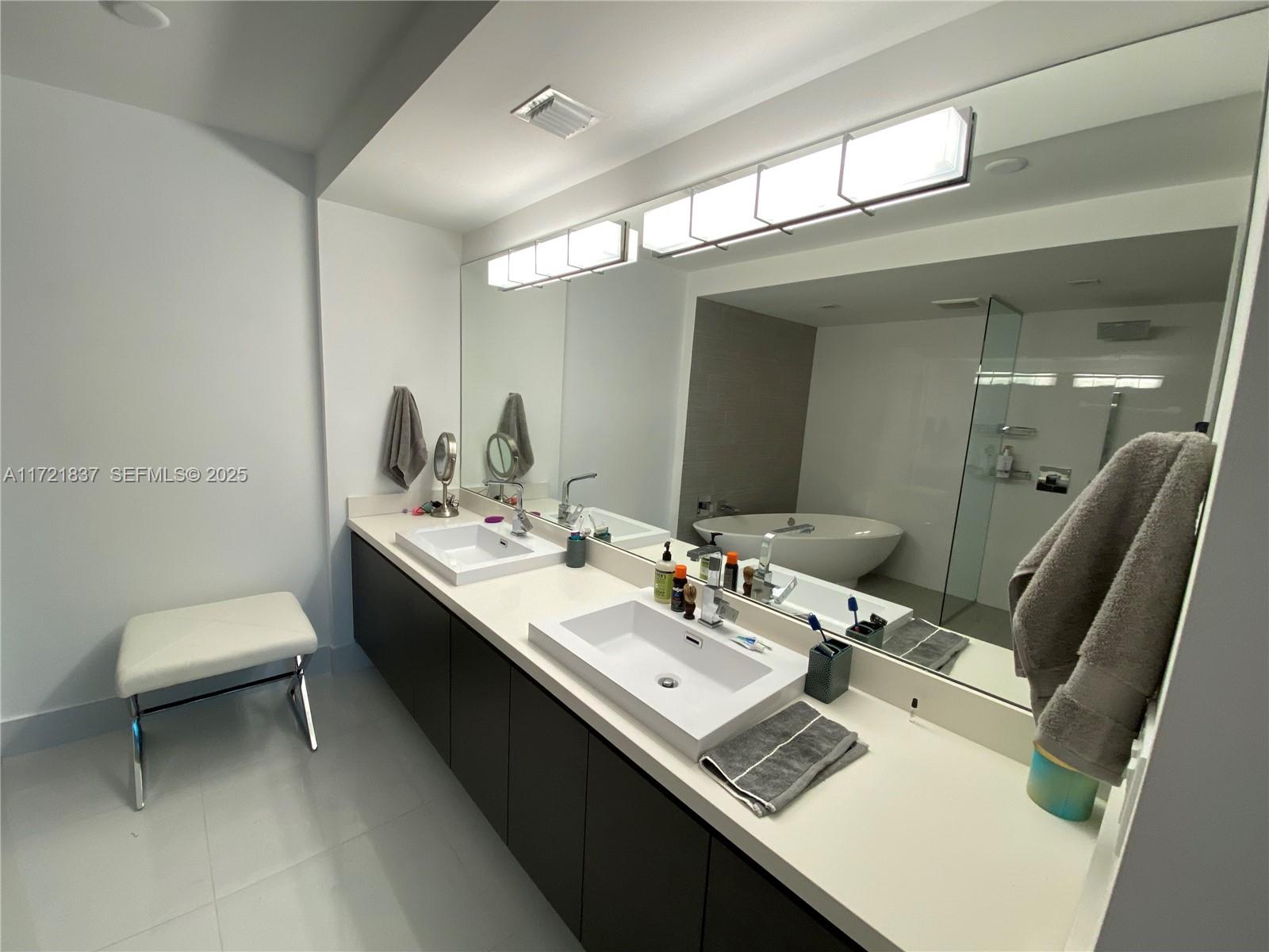 300 Sunny Isles Boulevard 4-703 Property Photo 12