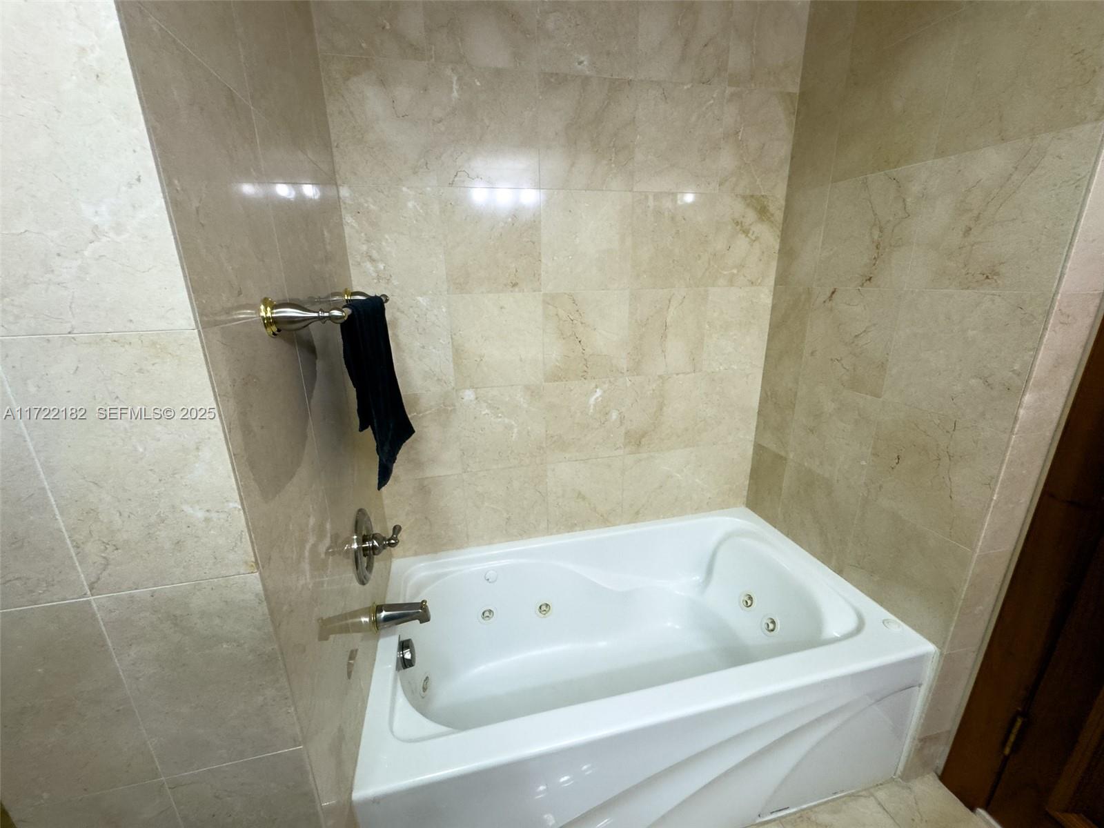 6365 Collins Avenue 1506 Property Photo 10