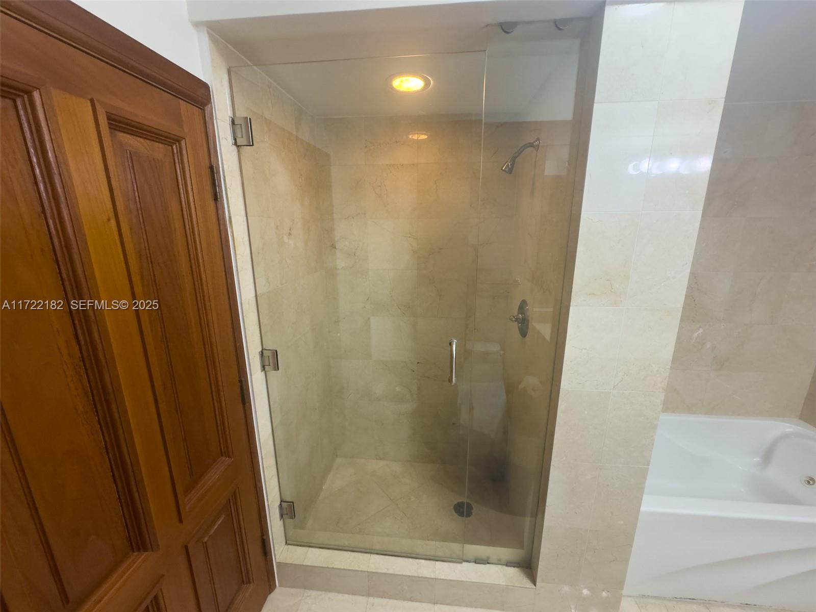 6365 Collins Avenue 1506 Property Photo 11