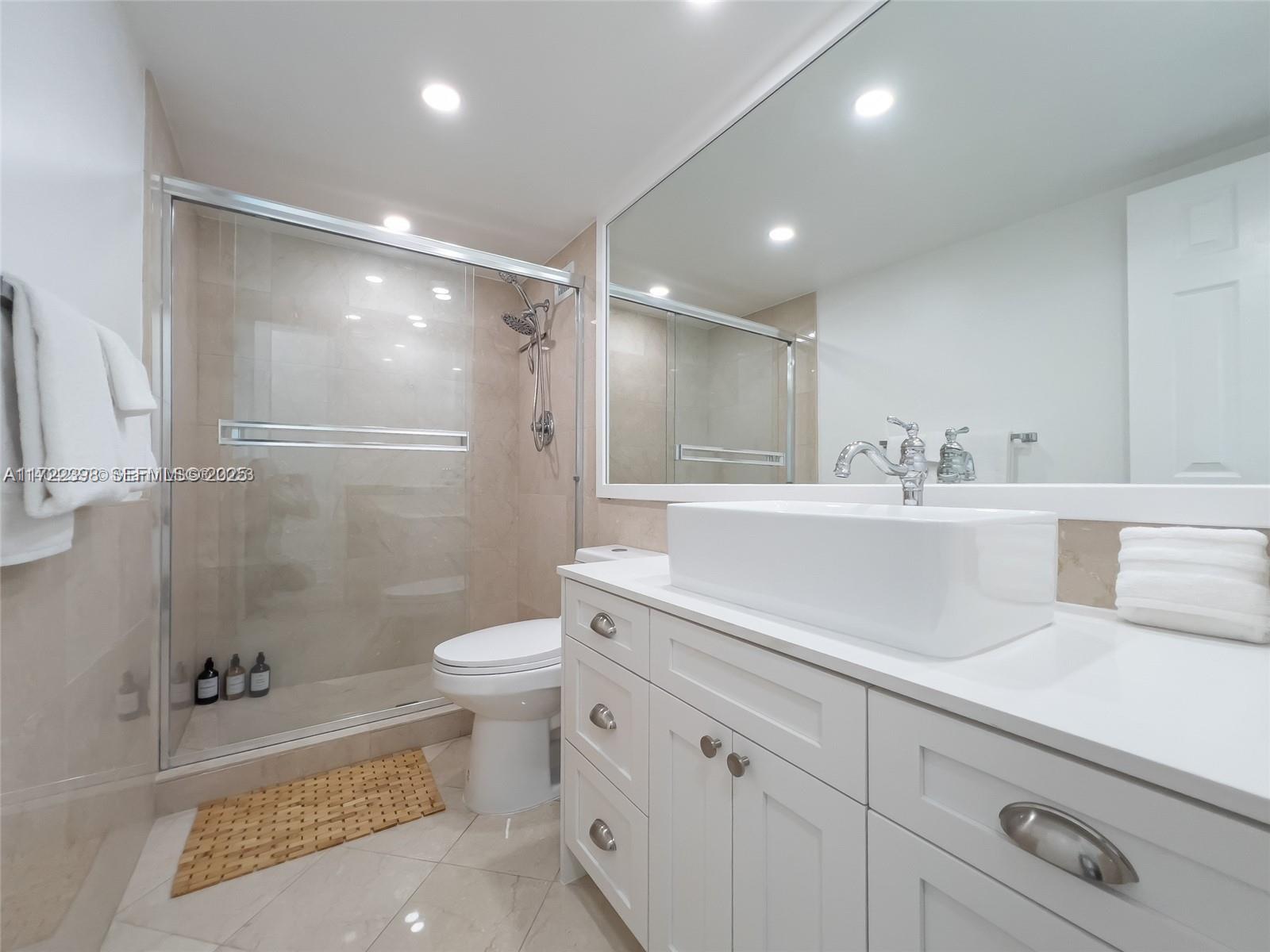 5161 Collins Avenue 812 Property Photo 12