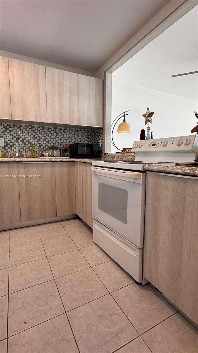 1825 S Ocean Drive 506 Property Photo 7