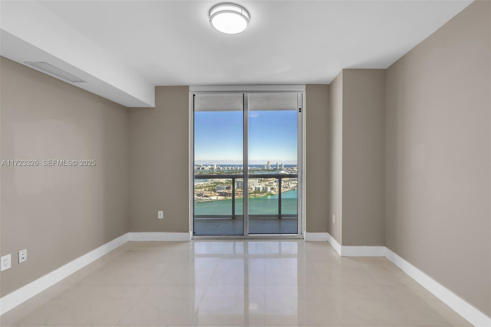50 Biscayne Boulevard 4208 Property Photo 16