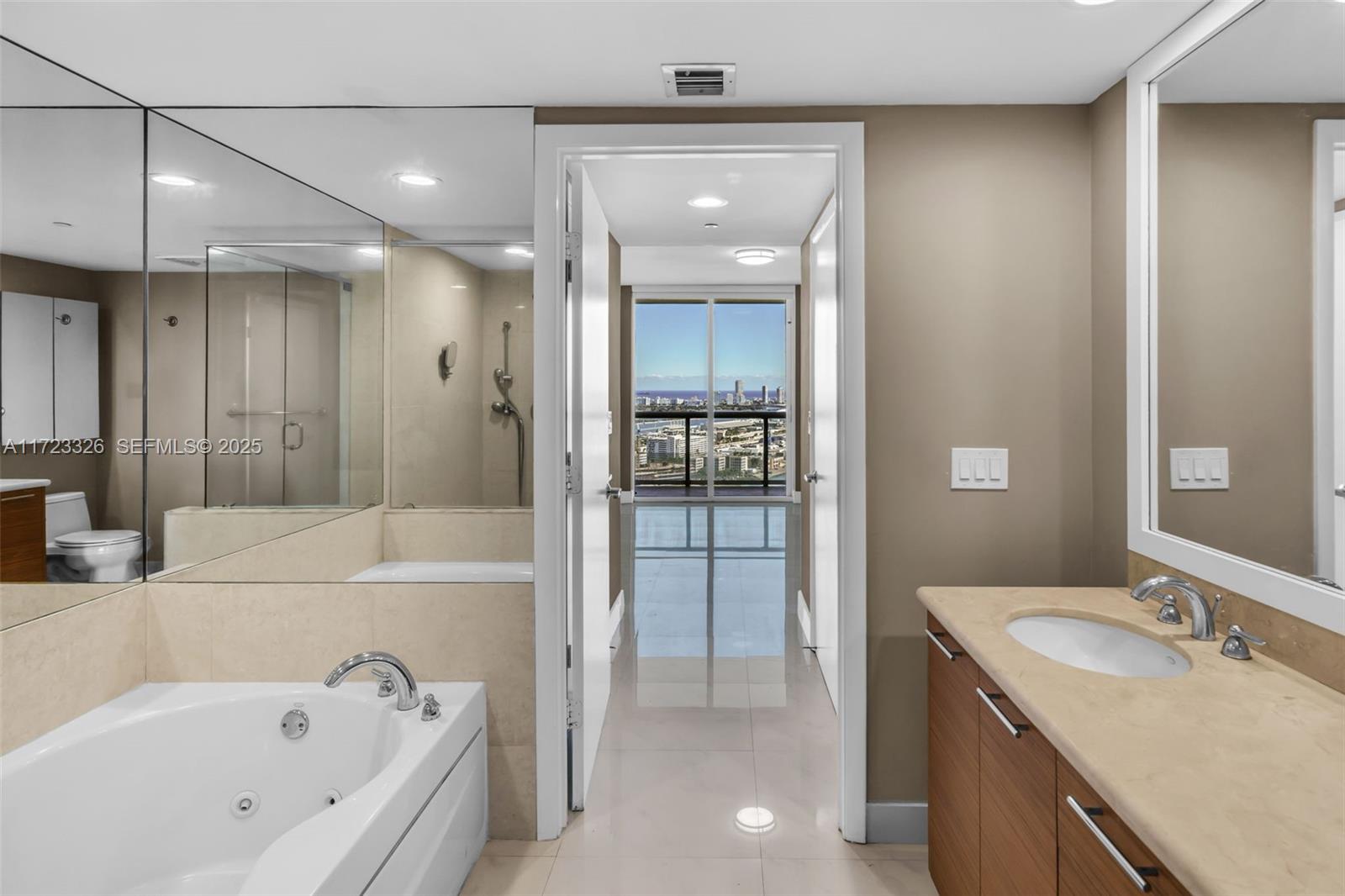 50 Biscayne Boulevard 4208 Property Photo 24