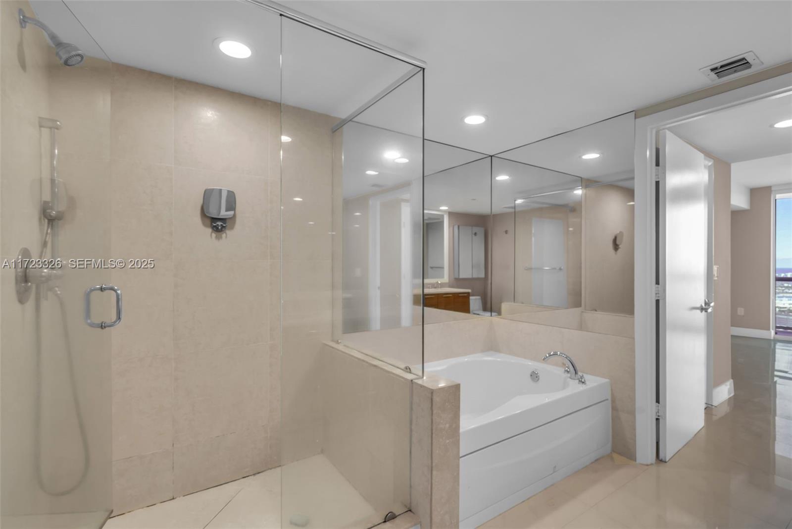 50 Biscayne Boulevard 4208 Property Photo 26