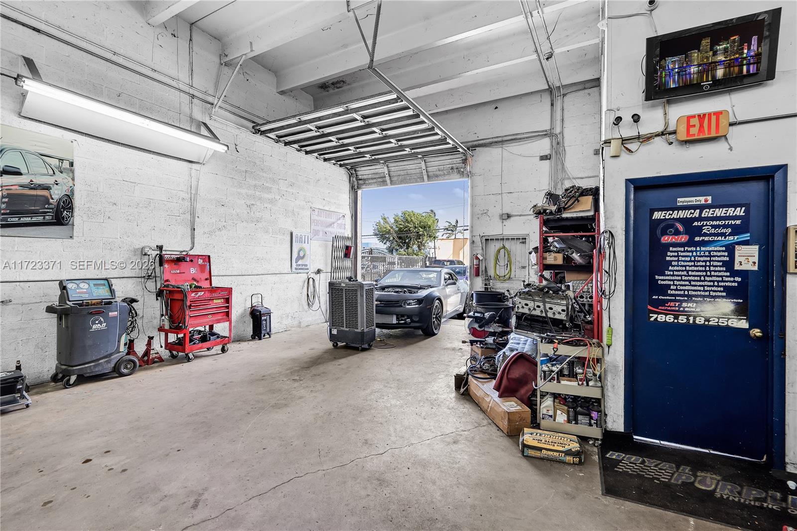 2700 W 79th Street Property Photo 4