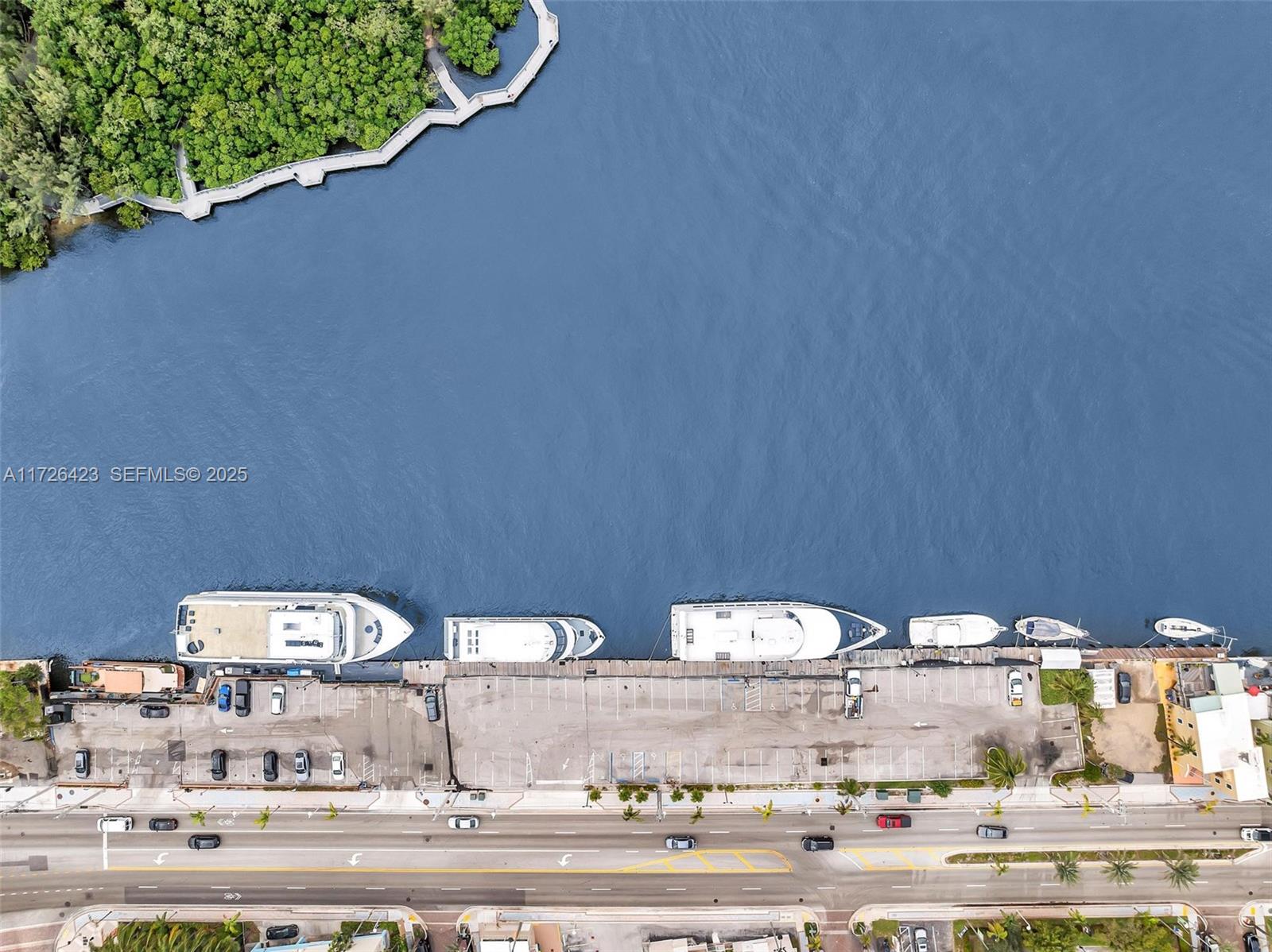 1318 N Ocean Drive Property Photo 3
