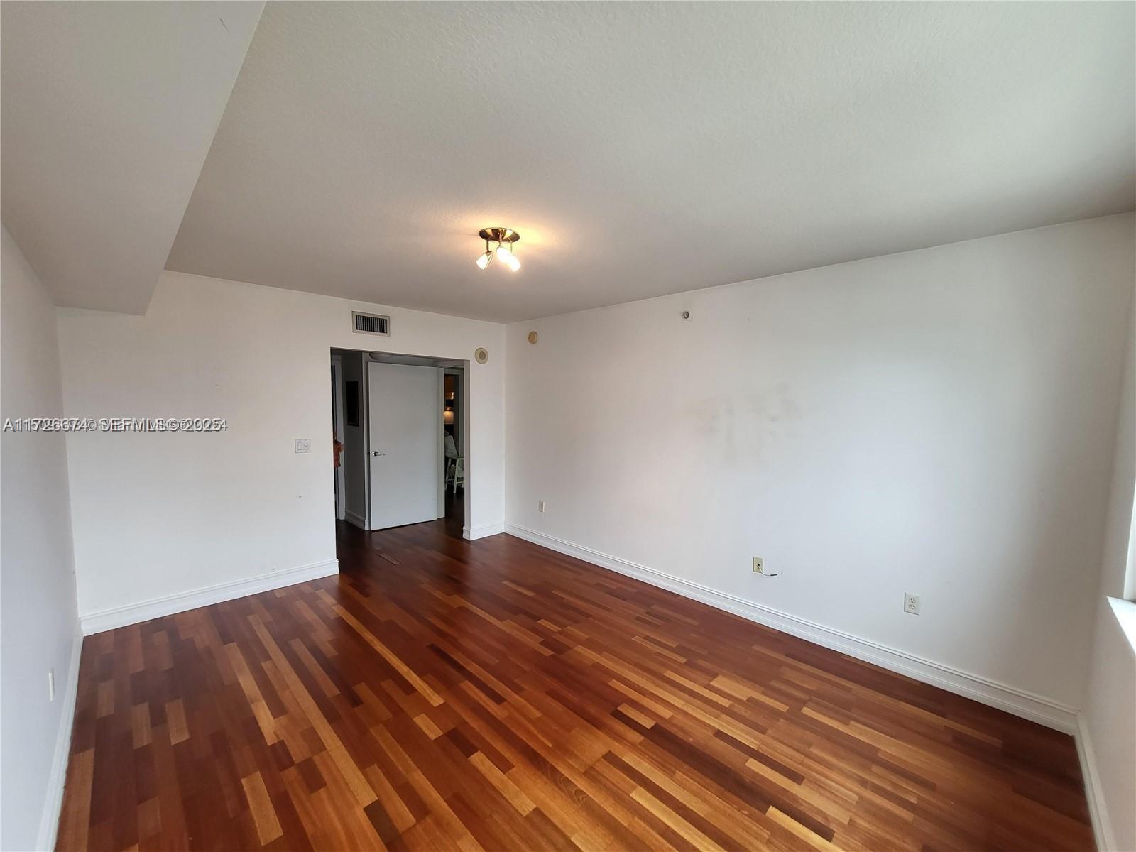 31 Se 5th Street 2409 Property Photo 5