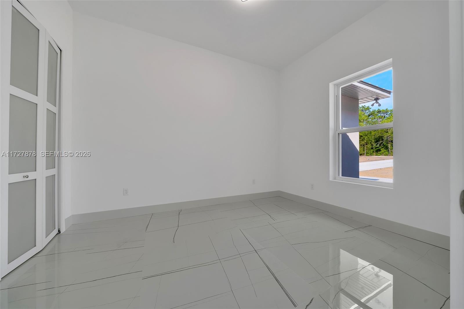 A11727878 Property Photo 7