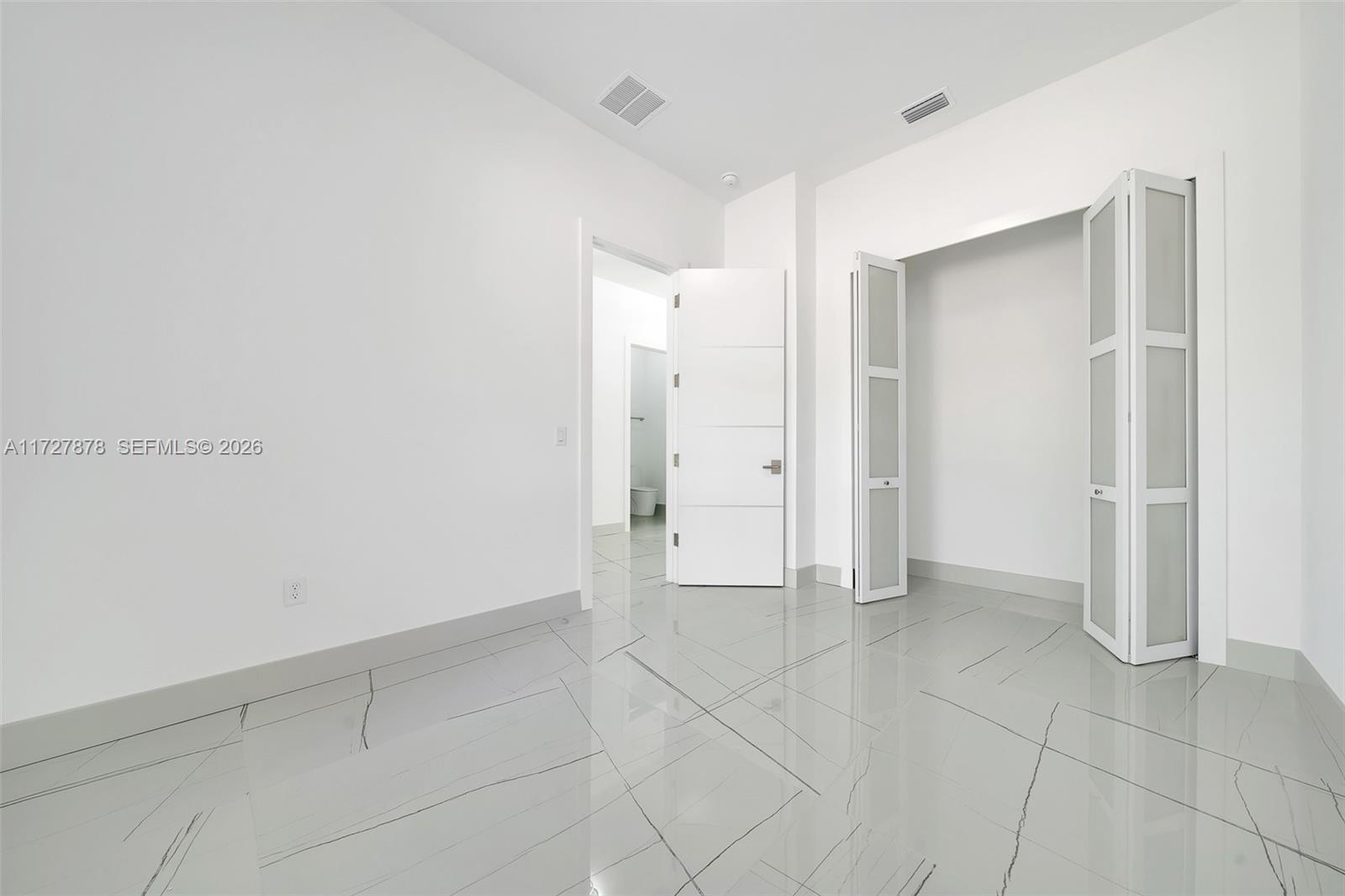 A11727878 Property Photo 8