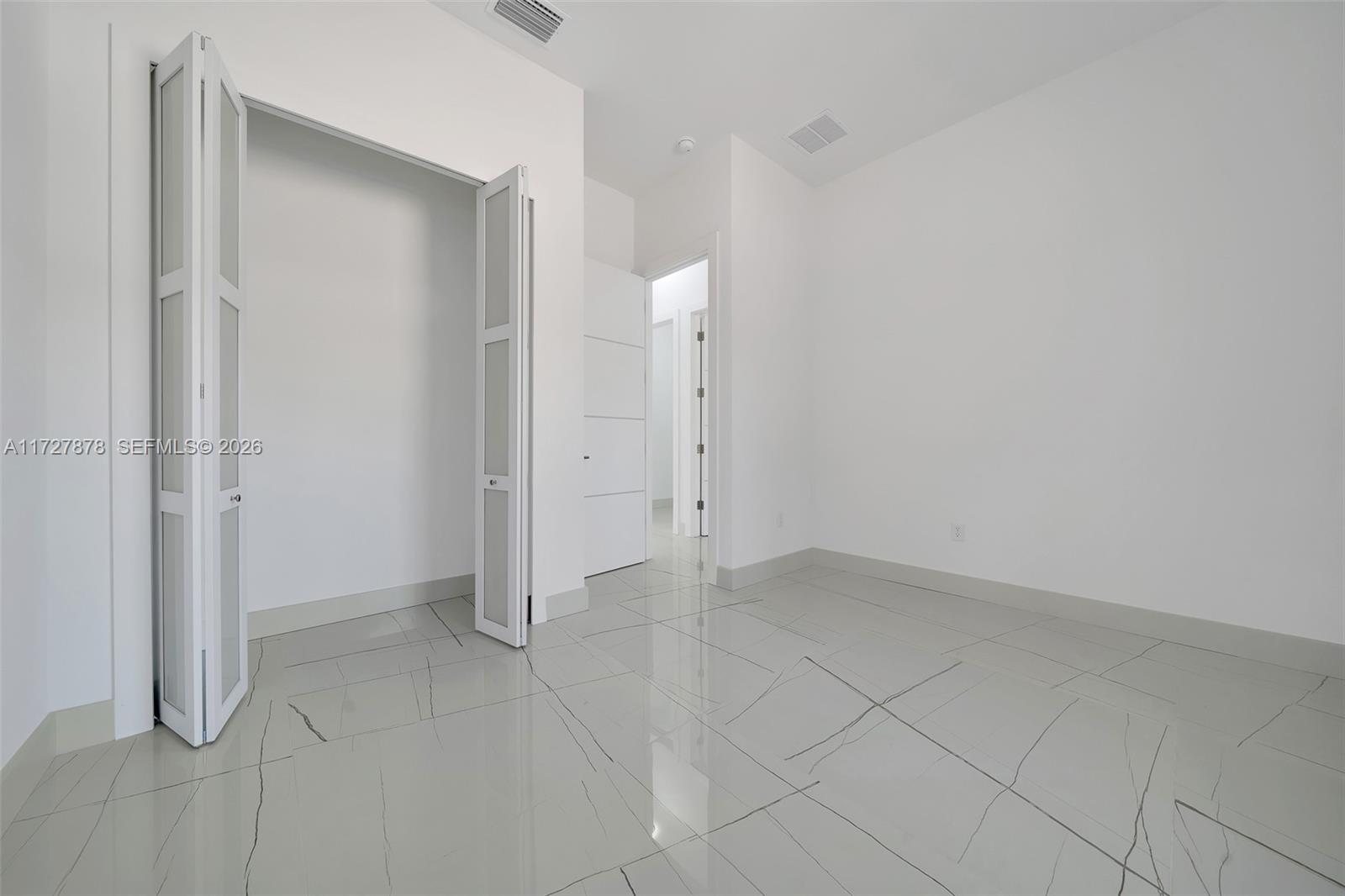 A11727878 Property Photo 10