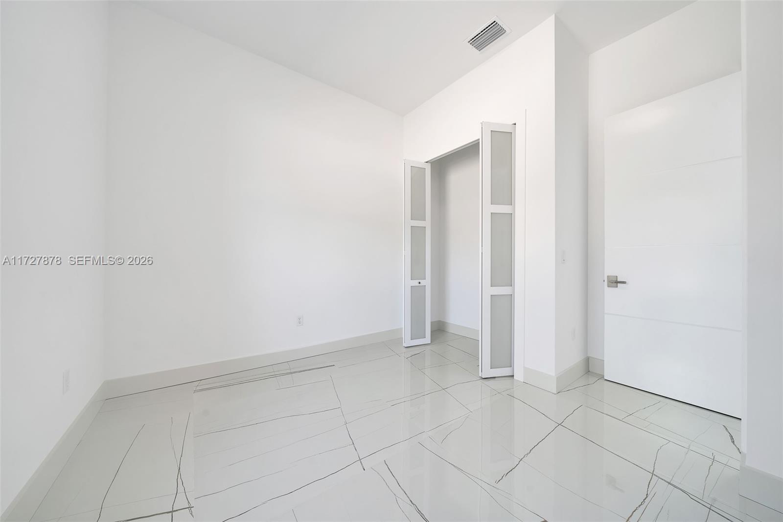A11727878 Property Photo 11