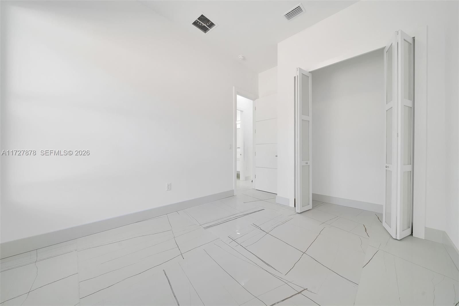 A11727878 Property Photo 14