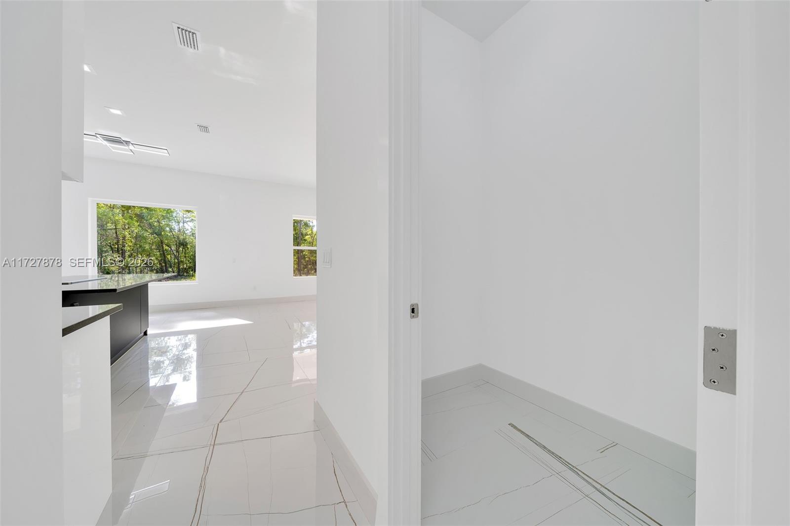 A11727878 Property Photo 16