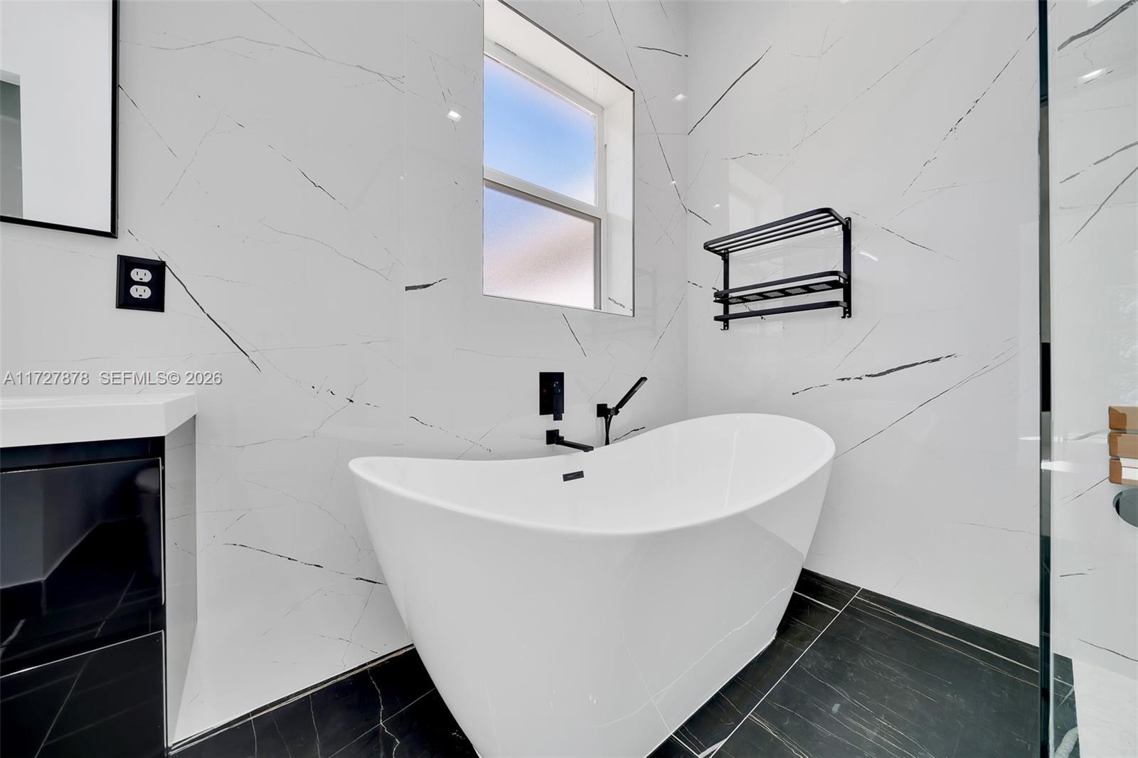 A11727878 Property Photo 26