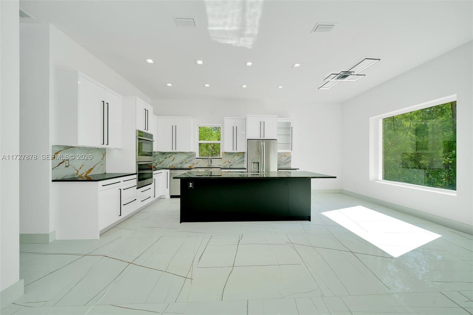 A11727878 Property Photo 32