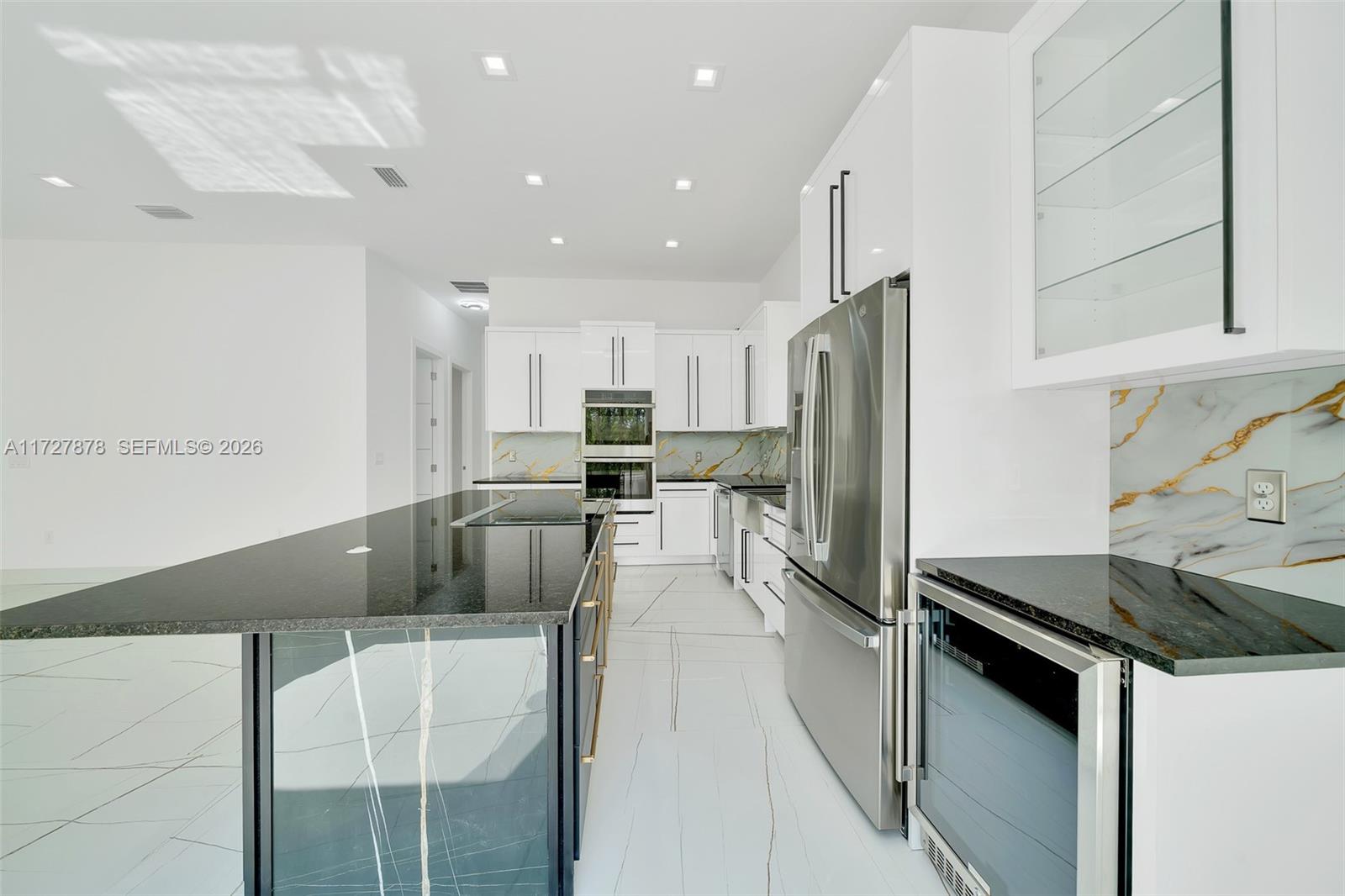 A11727878 Property Photo 34