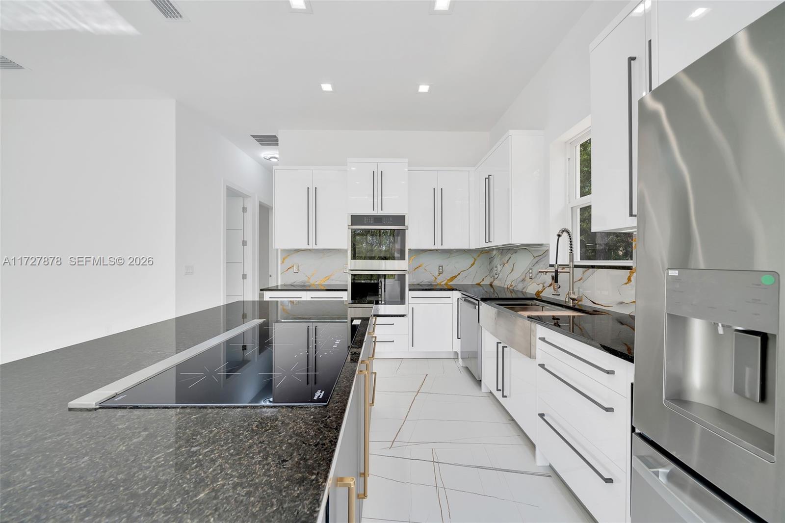 A11727878 Property Photo 35