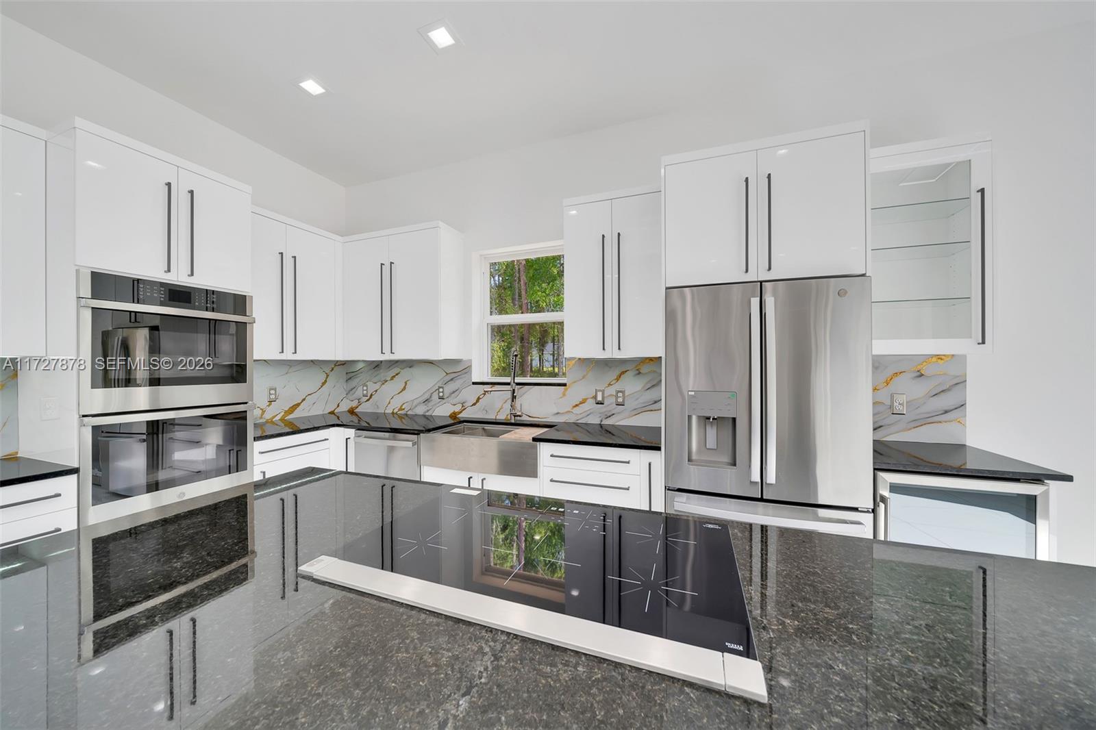A11727878 Property Photo 37
