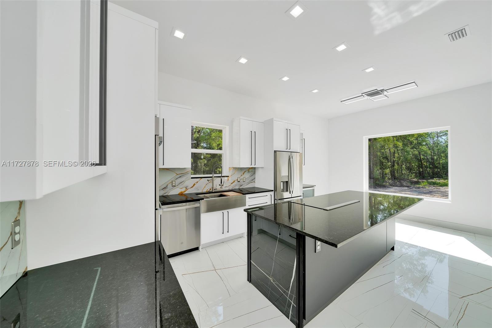 A11727878 Property Photo 38
