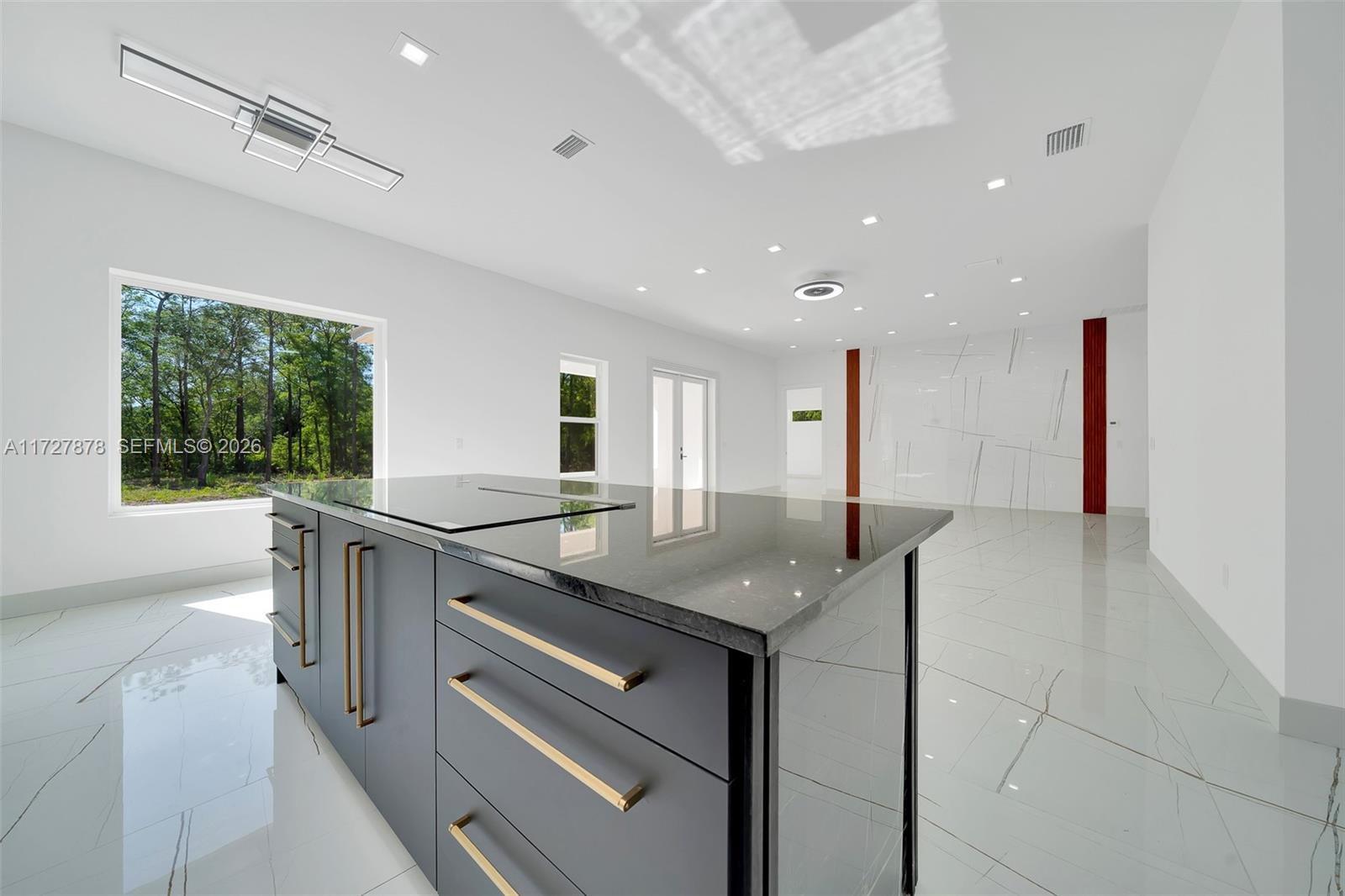 A11727878 Property Photo 40