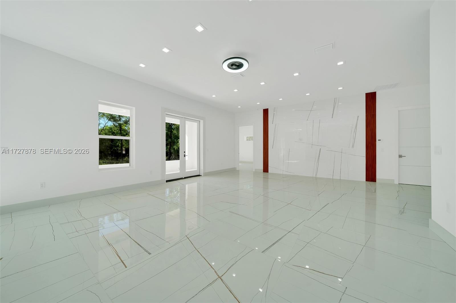 A11727878 Property Photo 43