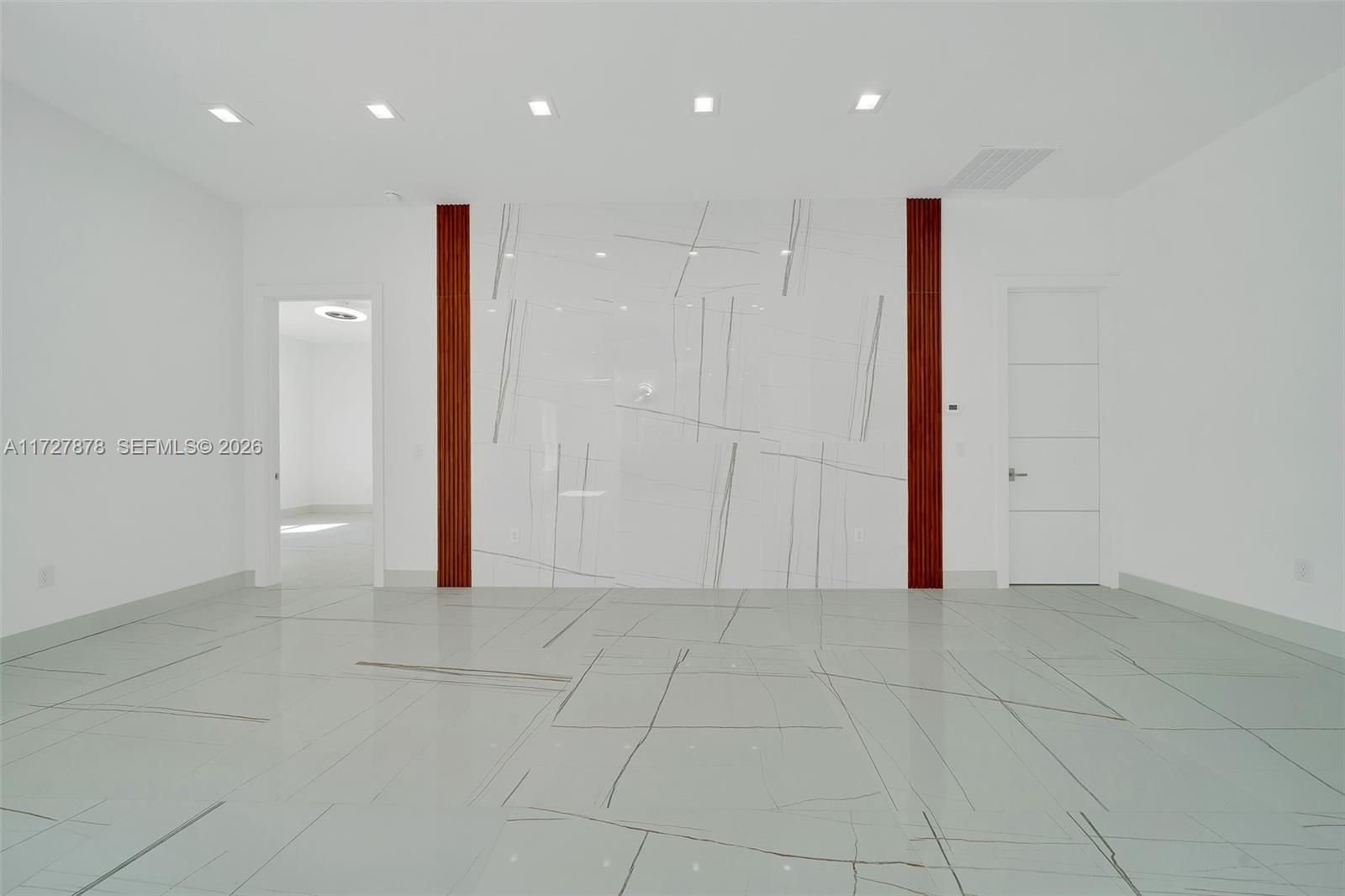 A11727878 Property Photo 44