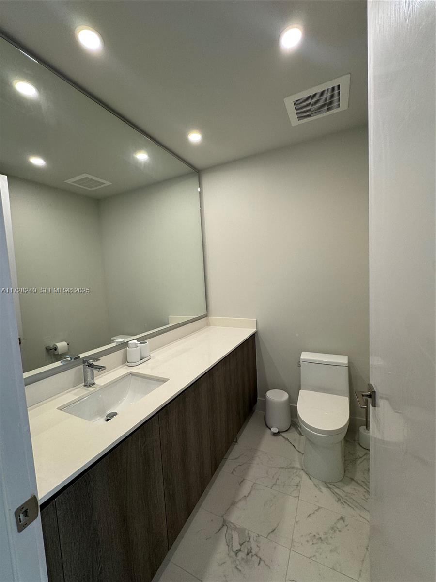 17550 Collins Avenue 601 Property Photo 19