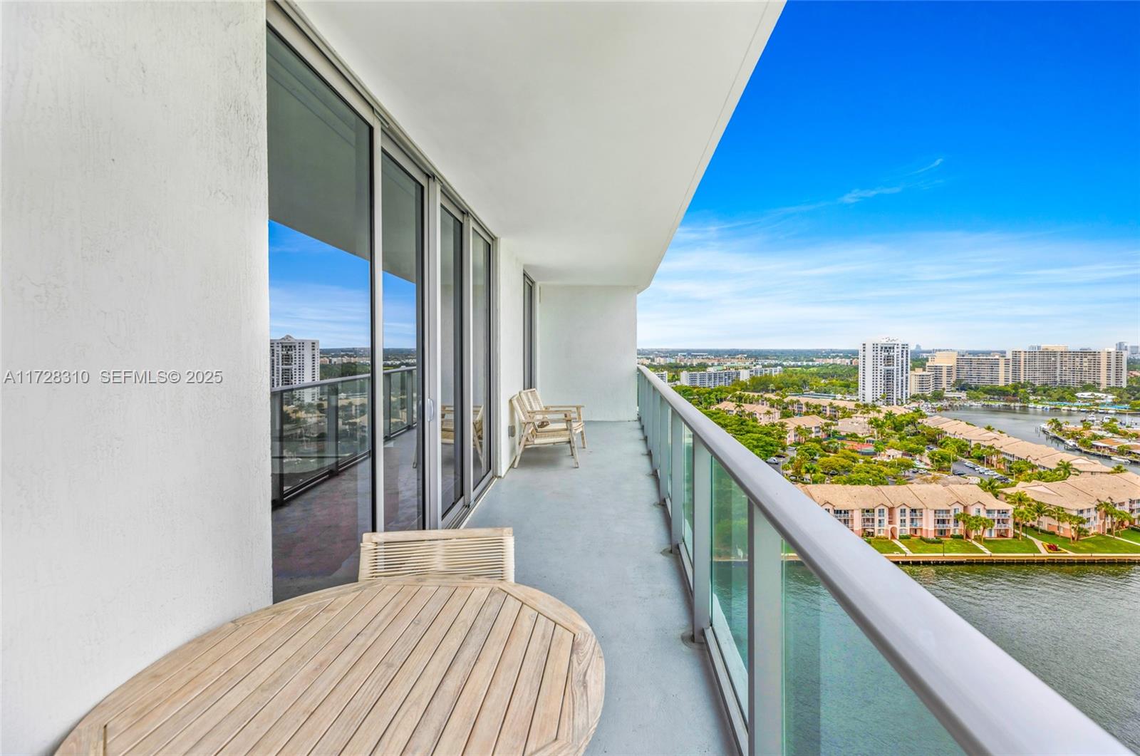 4010 S Ocean Drive R1601 Property Photo 3